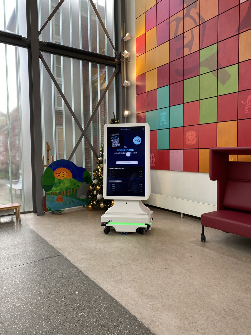 Gallery robot med lysende display